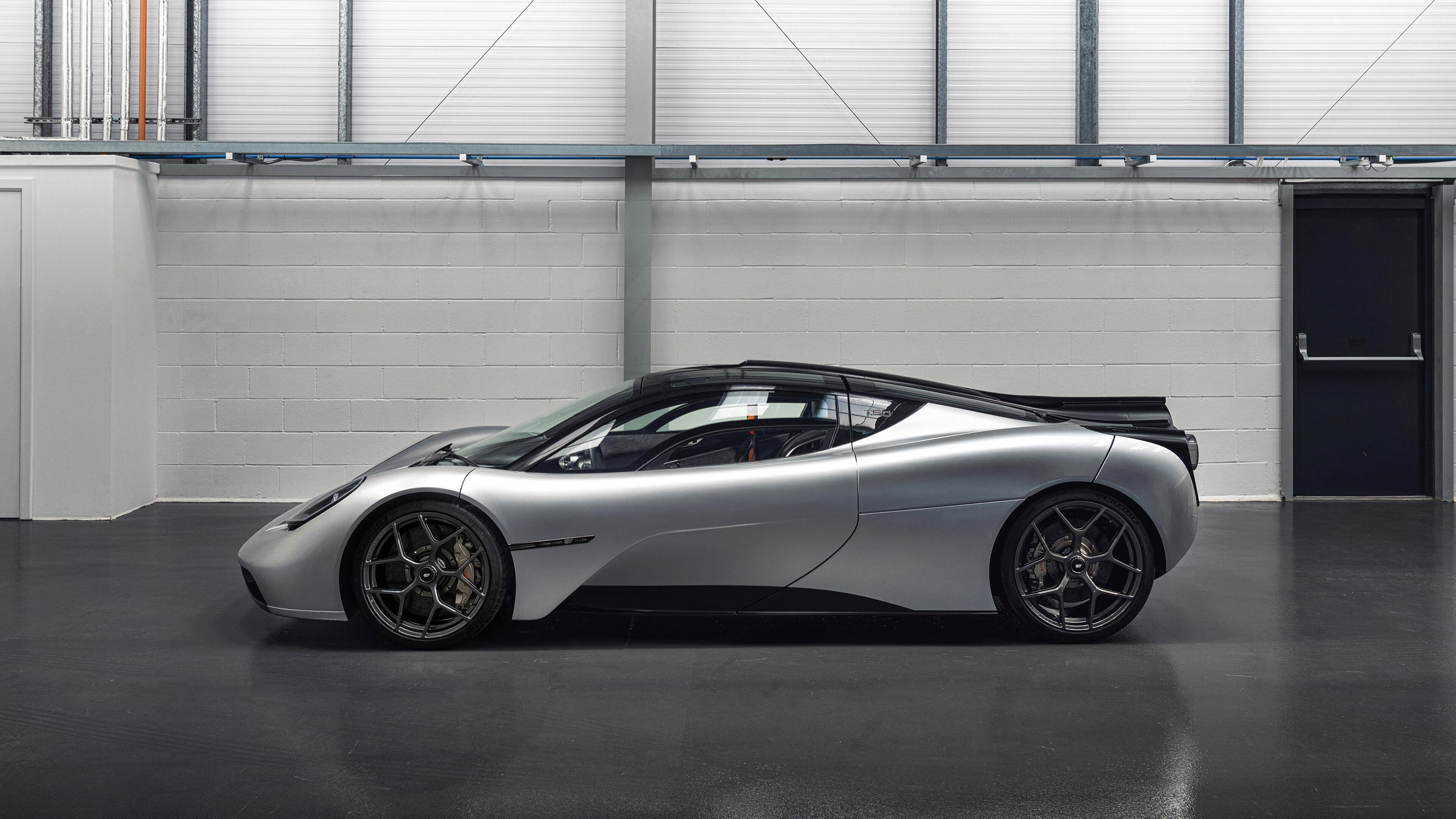 幻想与现实,本泽马的野性爆发,如何将一场塞维利亚式奇迹浇灌在尼日利亚的土壤上