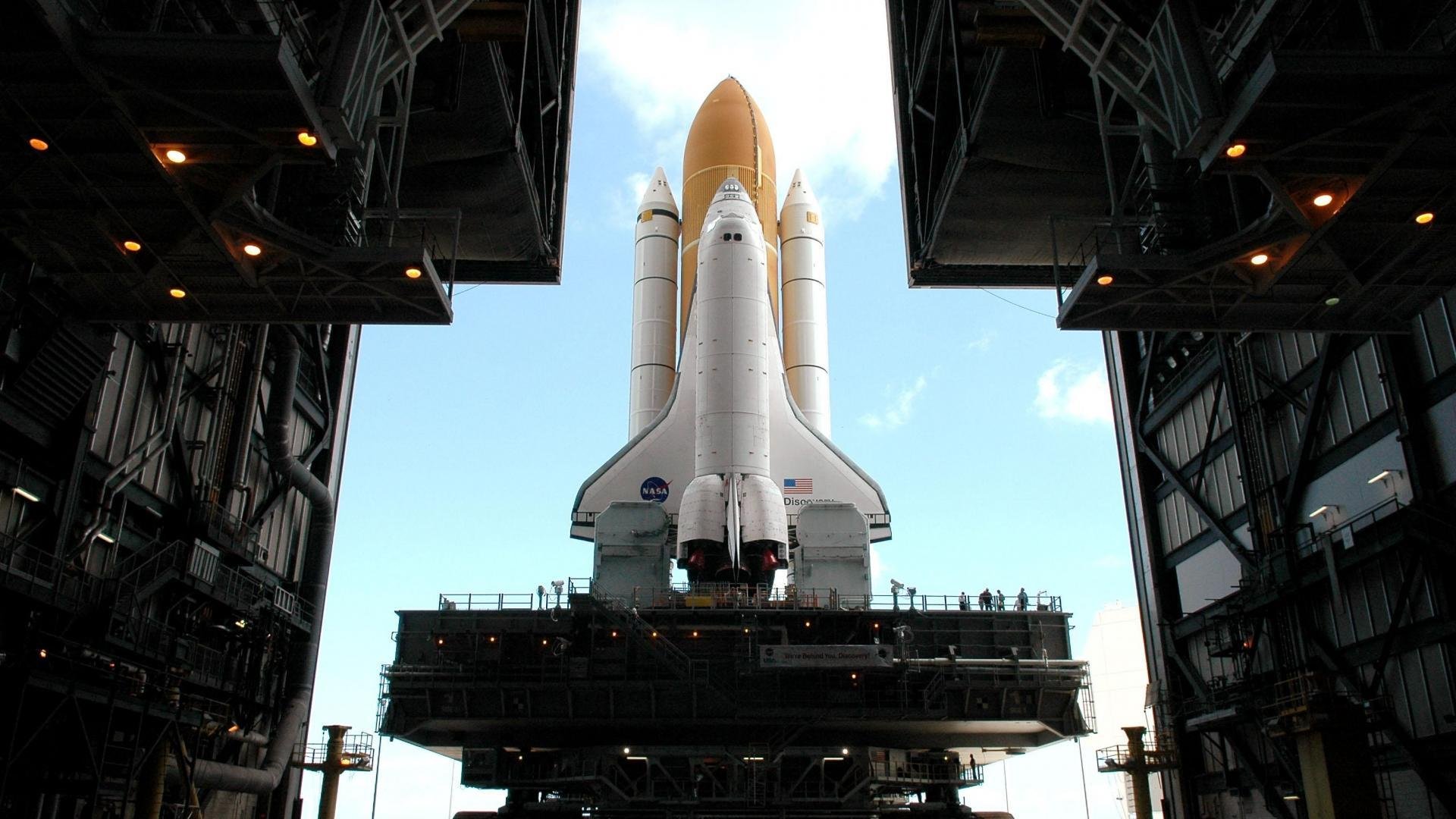 当湖人对阵雷霆，伦纳德成为NBA历史唯一