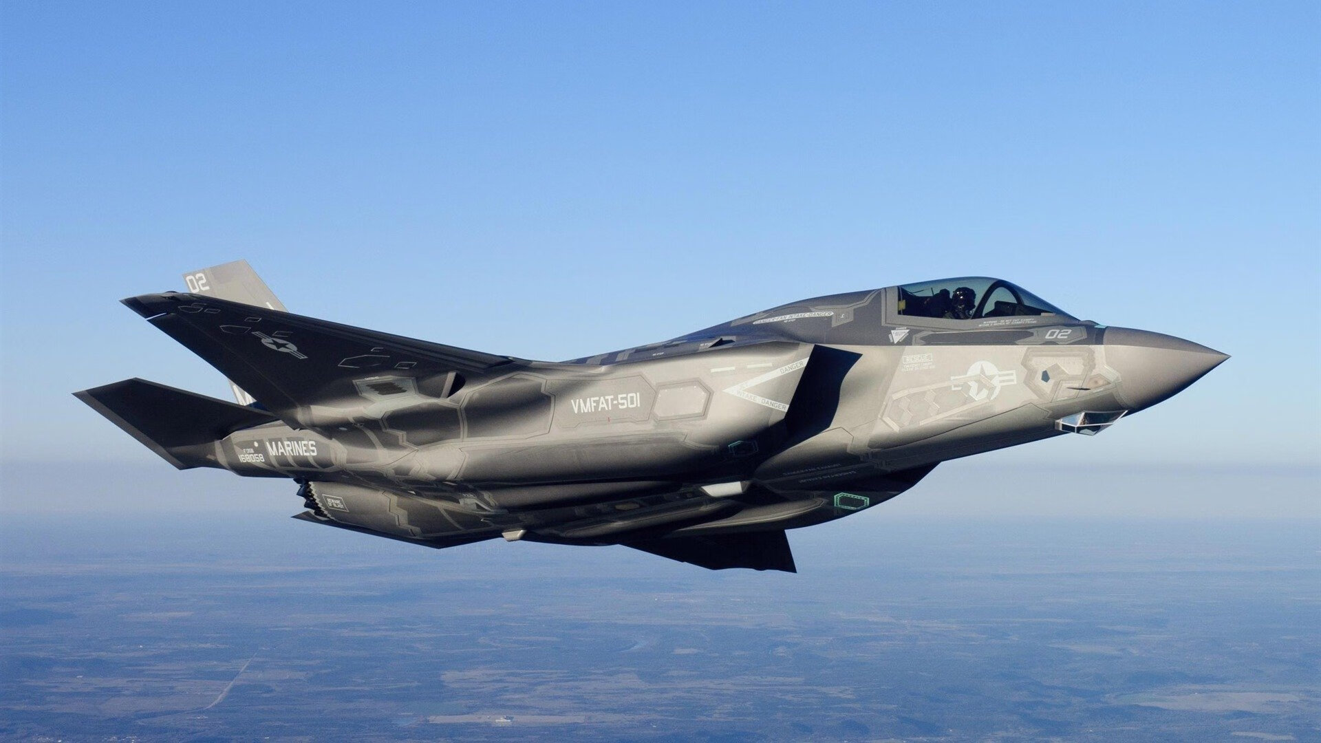 欧冠决赛之夜,当解说员颤抖着呐喊—爱德华兹,他点燃了整座温布利!