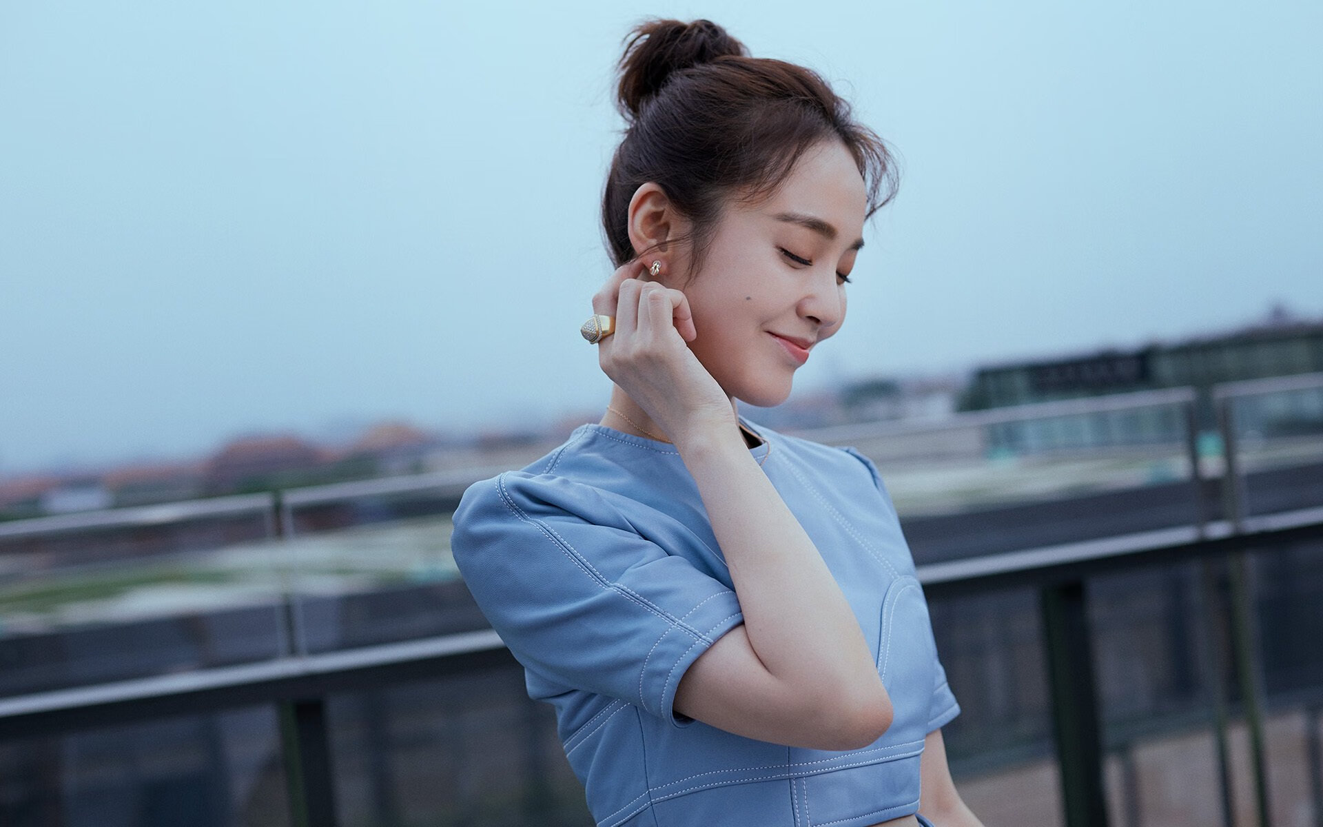 底特律铁幕降临,活塞窒息式防守绞杀黄蜂,米切尔末节封神定乾坤